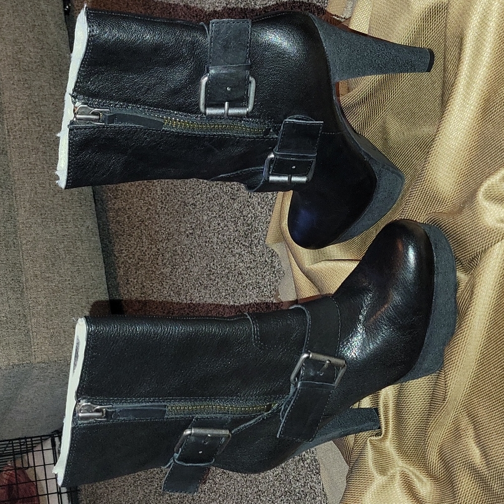 NINE WEST LEATHER PLATFORM BOOTS FAUX SHERLING INSIDE. SZ 7 NEVER WORN